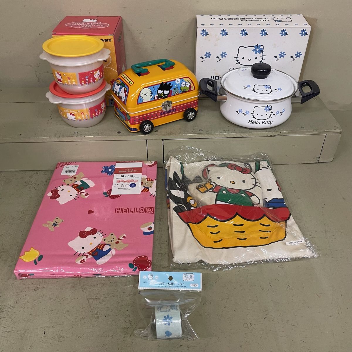 D1129 サンリオグッズ まとめ ハローキティ 鍋、シーツ、エプロン