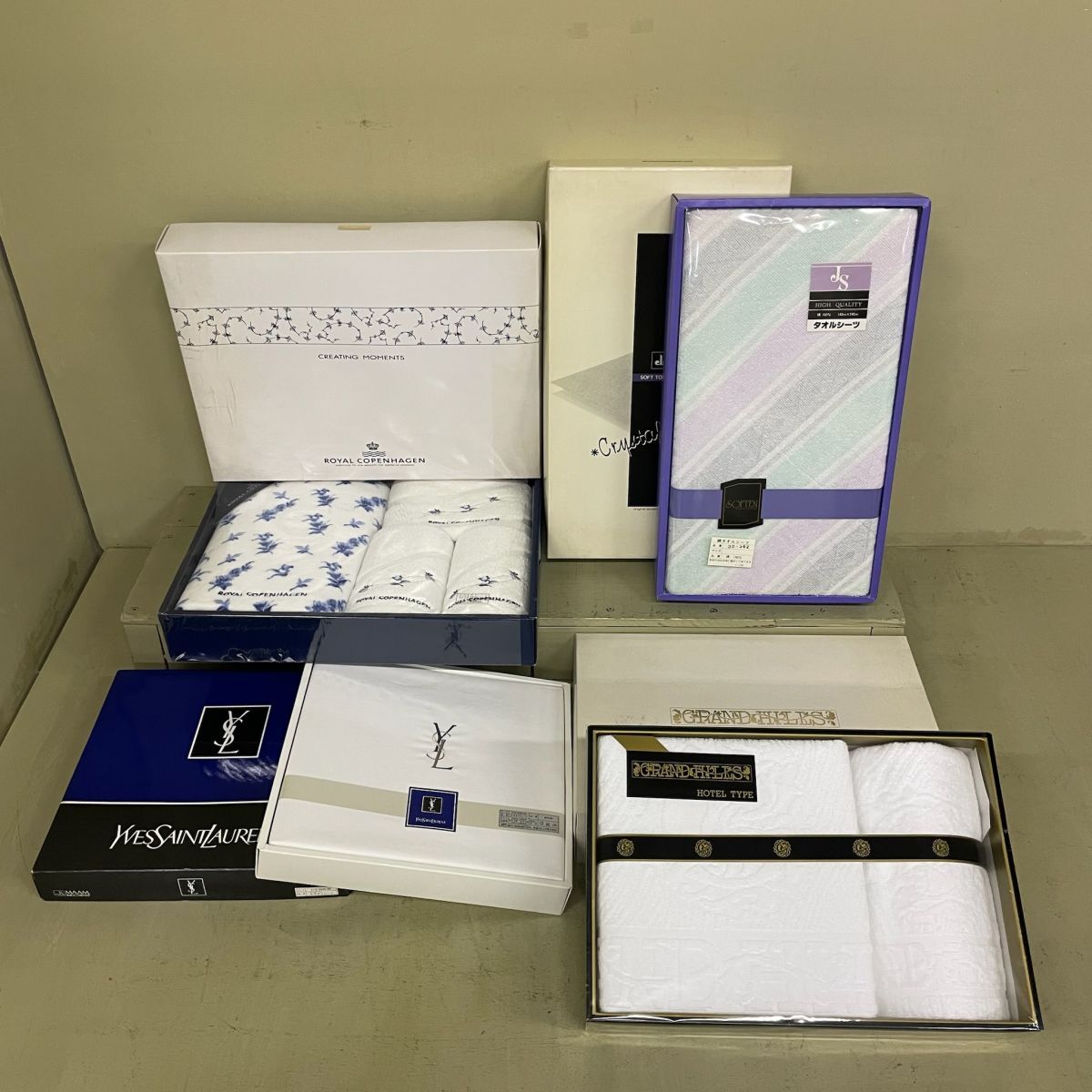 D1102【未使用】 贈答品 まとめ タオル YVES SAINTLAURENT ROYAL COPENHAGEN 他 4点
