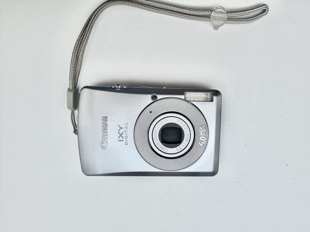 《06》Canon IXY DIGITAL 80 シルバー 6.0MP 3倍ズーム コンパクトデジタルカメラ SDカード、箱、その他付属品付 動作確認済