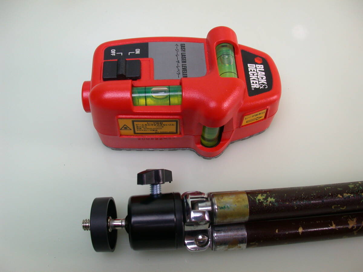 動作します 三脚おまけ イージーレーザーレベラー ブラック＆デッカー 簡易レーザー墨出し器 BDL210S