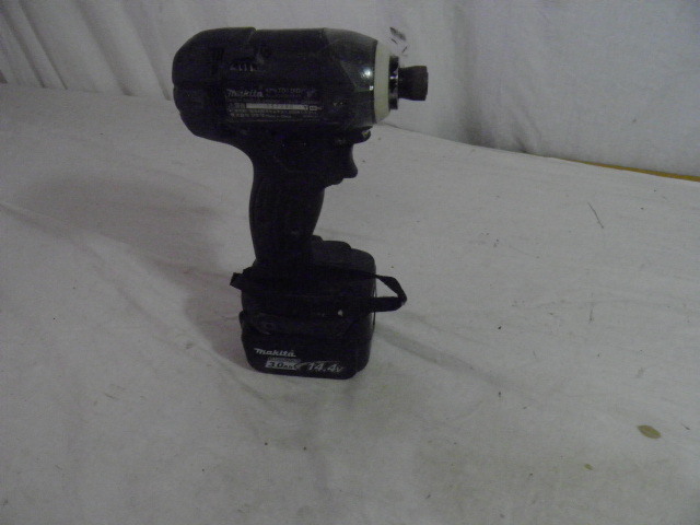 makita マキタ 充電式 インパクトドライバ TD138D と　14.4v/３．０Aバッテリー