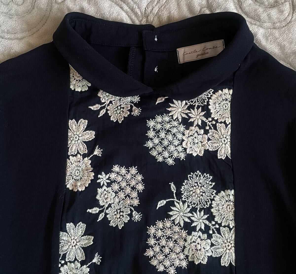 カッスルクームガーデン　刺繍　ブラウス　丸襟　花柄　ちび襟　綿100% 黒　オレンジ　薄緑　トップス　半袖　コットンハウスアヤ日本製M