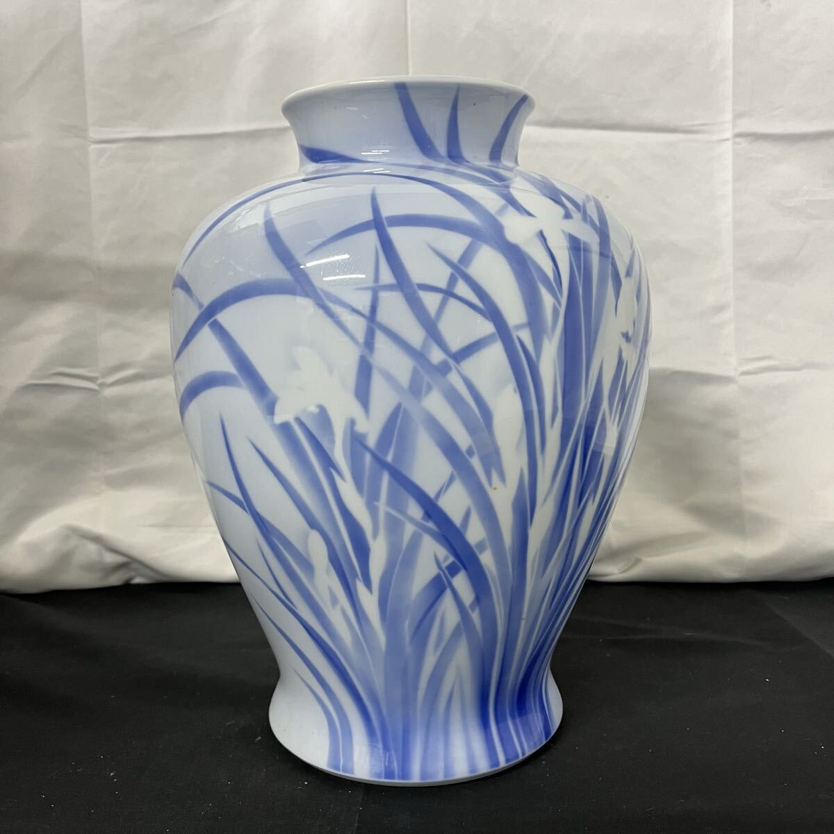 寺222 ② 深川製磁 花瓶 金彩 官窯染付 宮内庁御用達 有田焼 花器 フラワーベース インテリア 壺 高さ約31cm