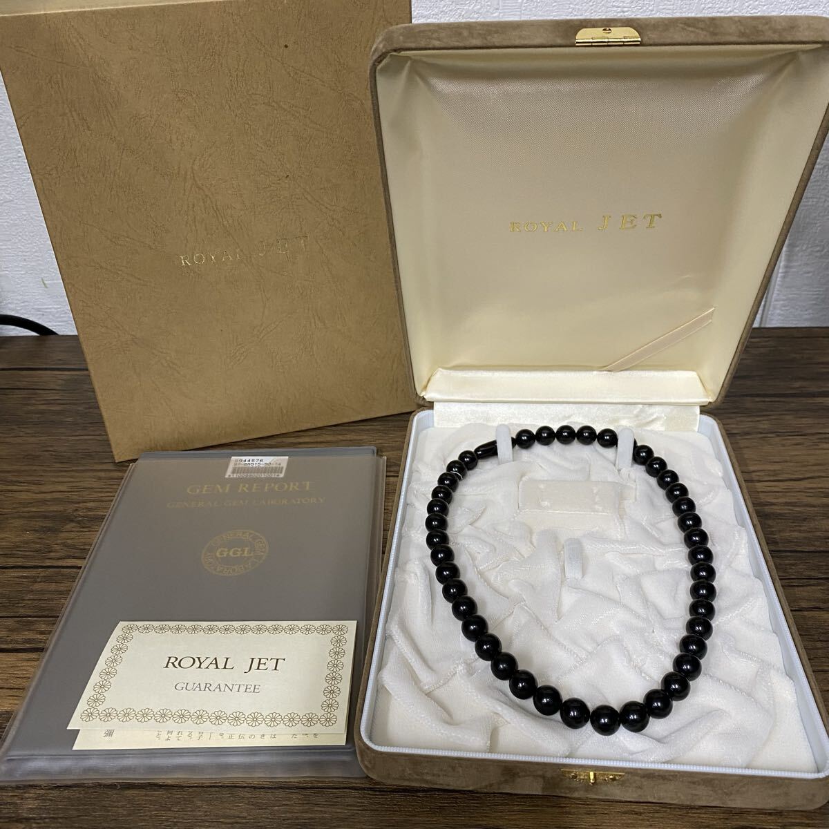 岸170 ⑥ ROYAL JET 黒玉 ネックレス ロイヤルジェット 天然ジェット アクセサリー 10mm 宝石鑑別書付き ケース付き 全長約45cm