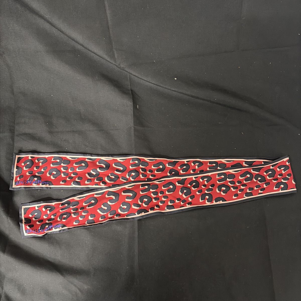松961 良品 LOUIS VUITTON ルイヴィトン レオパードプリント シルク バンドースカーフ M74563 レッド レディース 古着 中古 USED