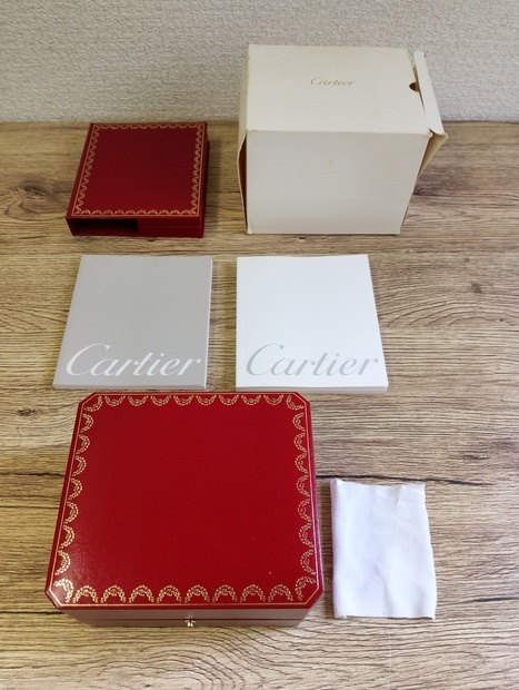 管N0329001　Cartier カルティエ 腕時計ケース 空箱 ボックス 箱のみ 横:約15cm 縦:約13.5cm
