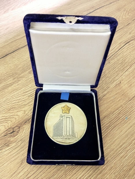 管N0329004　警視庁 警視総監 記念メダル ケース付 レトロ 当時物