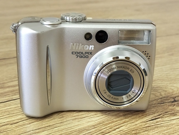 管M032708　Nikon ニコン COOLPIX 7900 コンパクトデジタルカメラ ※動作未確認