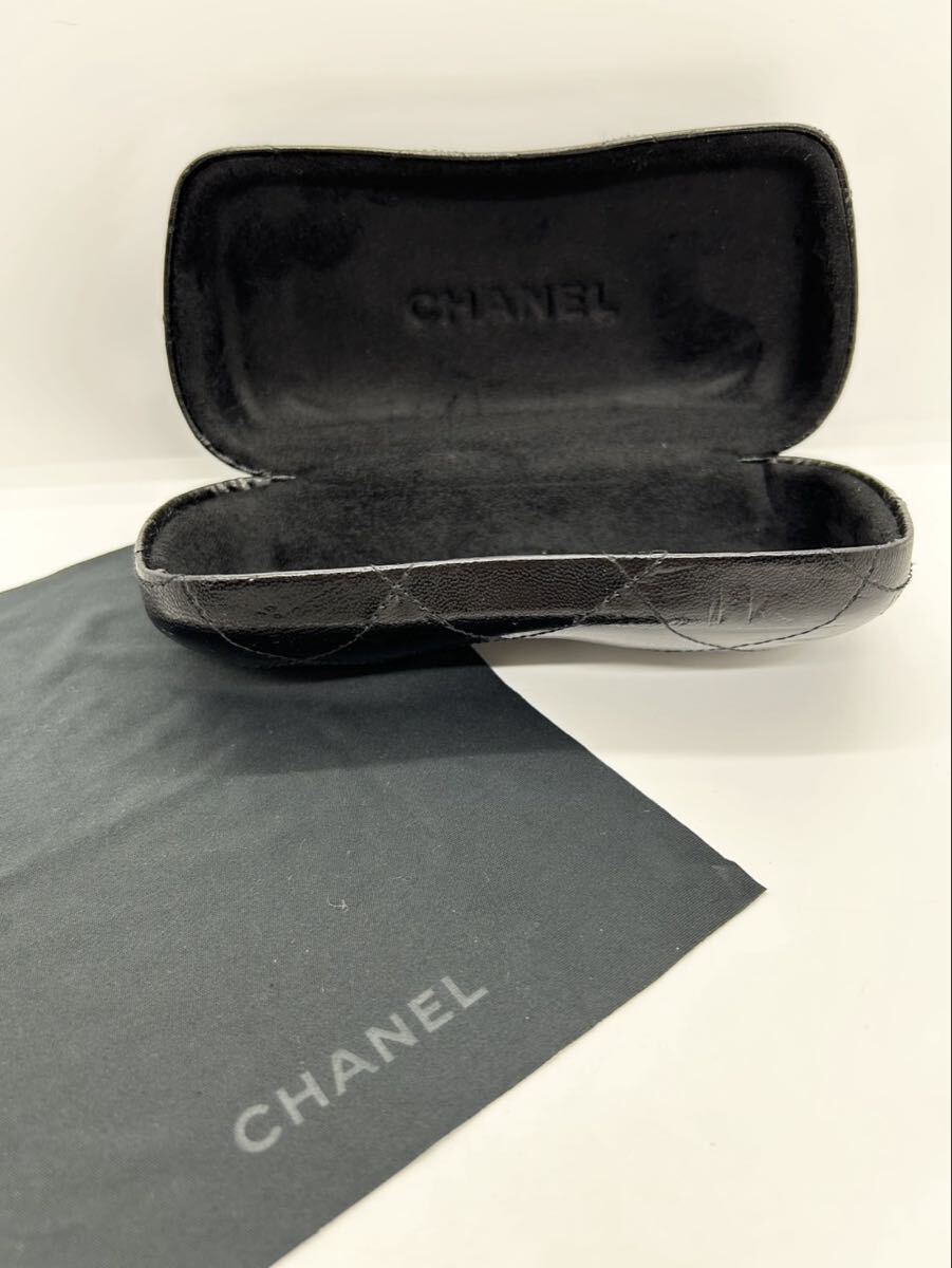 三19 CHANEL シャネル メガネケース サングラスケース ブラック メガネ拭き付き (N)