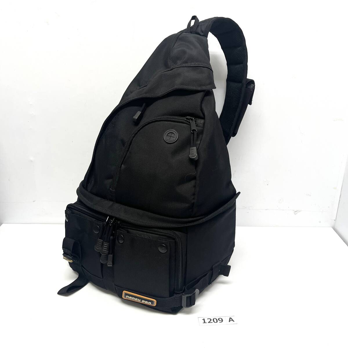 (志)【美品】NANEU PRO/ナヌープロ ワンショルダー カメラバッグ ブラック 黒 浅沼商会 収納 肩掛け ミリタリー(o)1209A