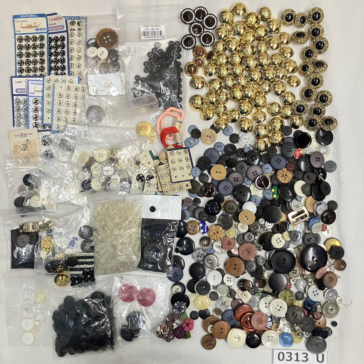 (志)【未使用多数】ボタン 大量 まとめ 約0.8kg レトロ アンティーク有 金ボタン ヴィンテージ 手芸 材料 パーツ 釦(検)高級ボタン(I)0313U