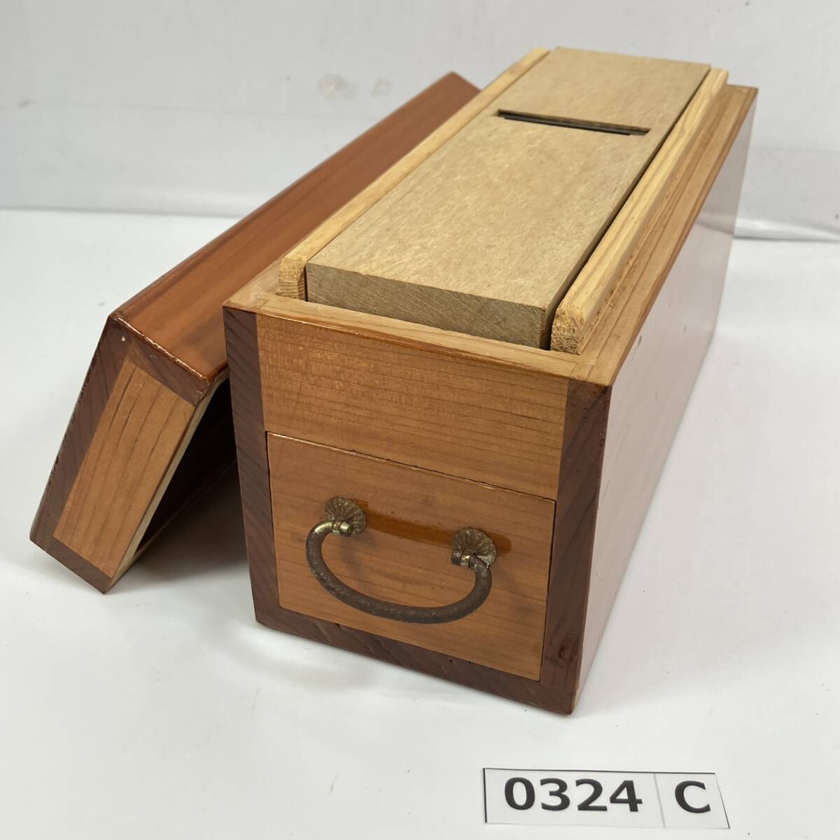 (志)菊一文字 かつお節けずり器 鰹節 削り サイズ約15×11×27cm 木製 調理器具 (I)0324C