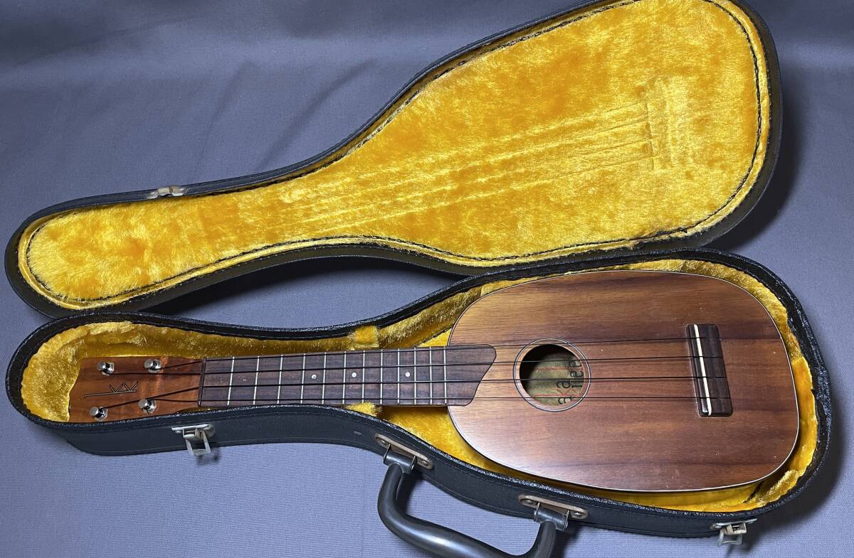 古いウクレレ★KAMAKA/カマカ　パイナップルモデル ゴールドラベル　全長52.5センチ　要ペグ調整★