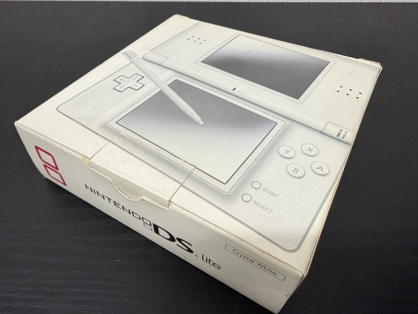 A3　Nintendo　ニンテンドー　USG-001　DS Lite　ホワイトカラー　ゲーム機　元箱付き　ソフト付き　現状品　