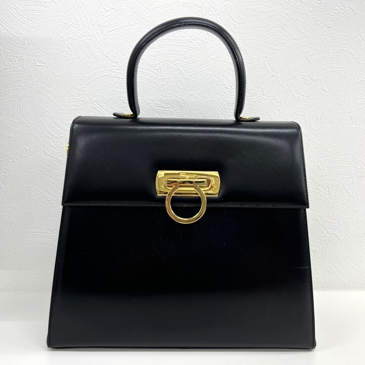 Salvatore Ferragamo フェラガモ ガンチーニ レザー ハンドバッグ E21 0536 ブラック×ゴールド金具 【中古】 ワンハンド カバン GIN59657