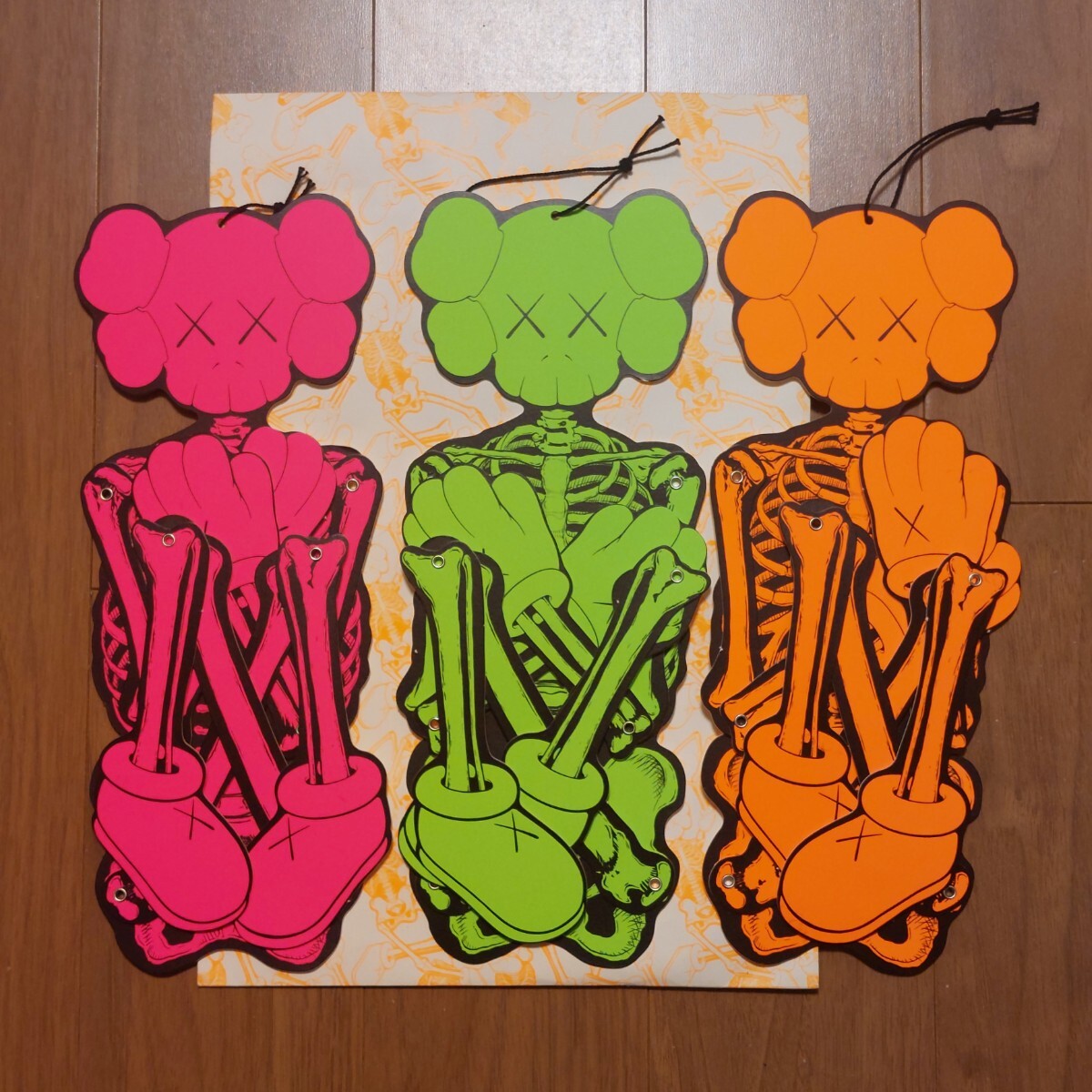 OriginalFake KAWS HALLOWEEN SKELETON ORNAMENT 2007年 3色セット 50cm カウズ オリジナルフェイク オーナメント タペストリー MEDICOM