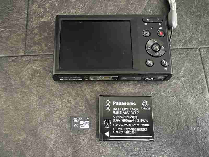 ct13674　Panasonic　パナソニック　LUMIX　コンパクトデジタルカメラ DMC-FH10