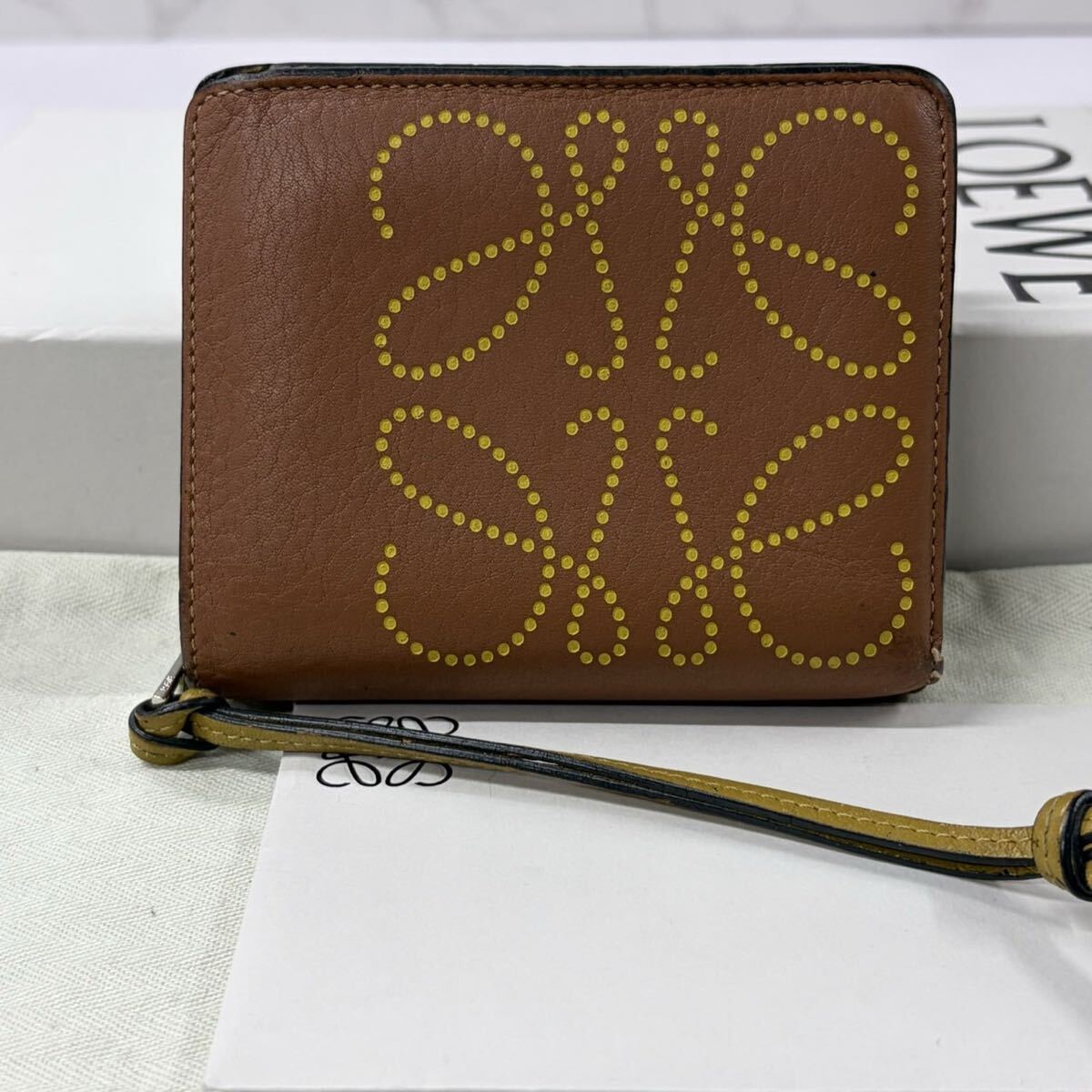 現行　ロエベ　LOEWE 財布　二つ折り　折り財布　アナグラム　レディース　メンズ　