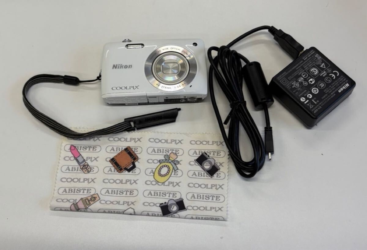 1円　Nikon COOL PIX S4300 ニコン　ホワイト　デジカメ　稼働品　付属品バッテリー充電器