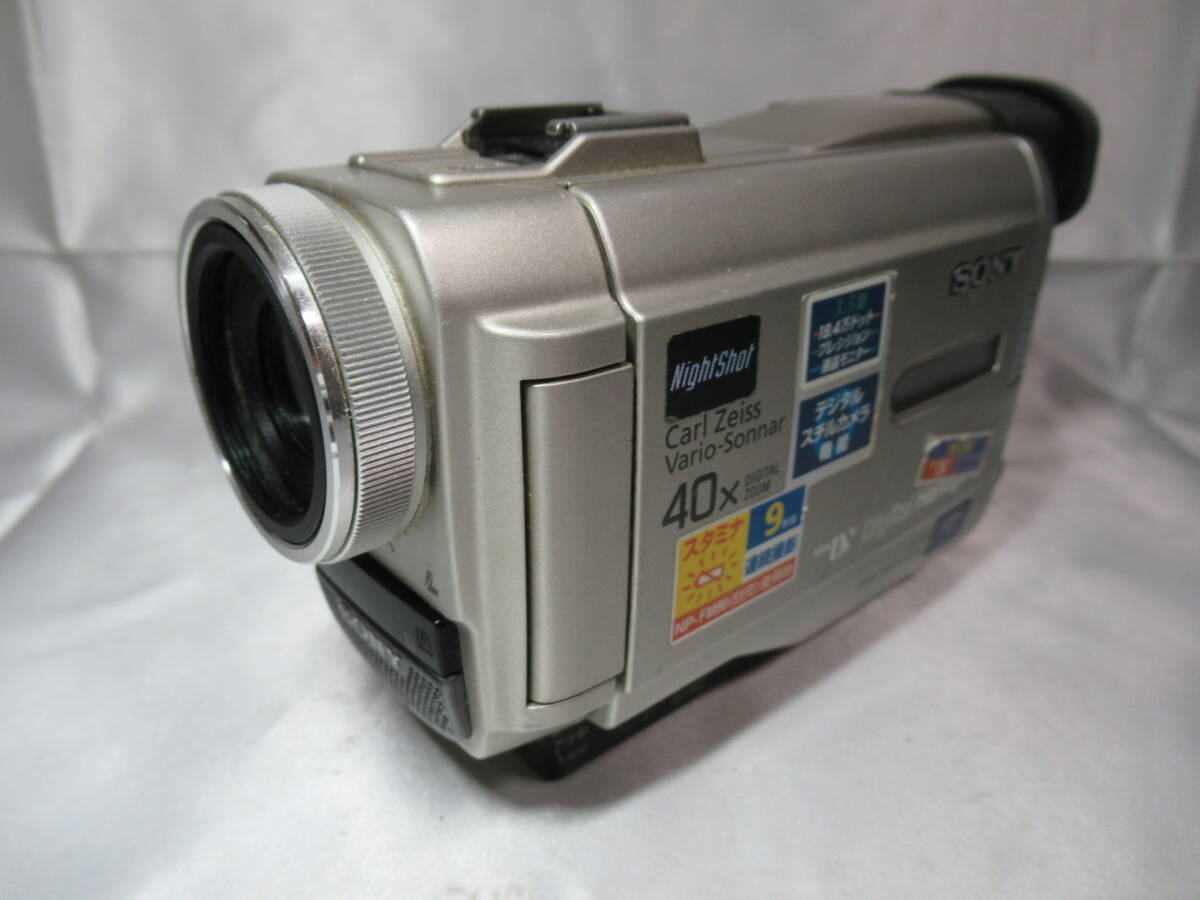 SONY / ソニー　Handycam　ハンディカム　DCR-TRV10　デジタルビデオカメラ　Mini DV　ミニDV　管Z0376