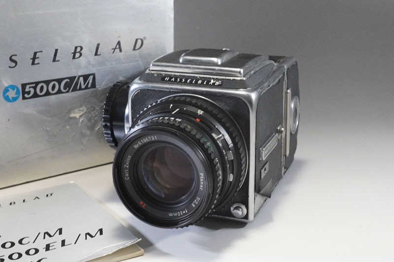 1円~【C671】HASSELBLAD／ハッセルブラッド　500C/M　／LENDS　Carl Zeiss Planar 80mm F2.8 T*　中判フィルムカメラ　元箱・取説付