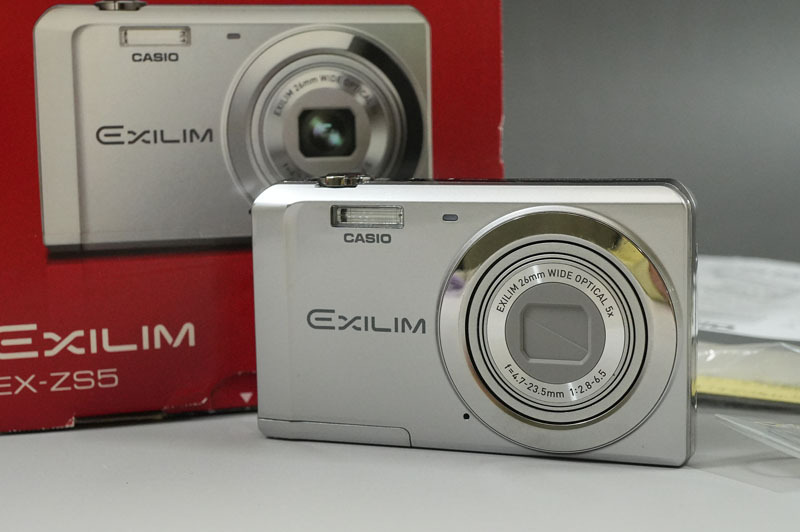 1円~【C714】CASIO／カシオ　EXILIM　EX-ZS5　シルバー　コンパクトデジタルカメラ　バッテリー・元箱付