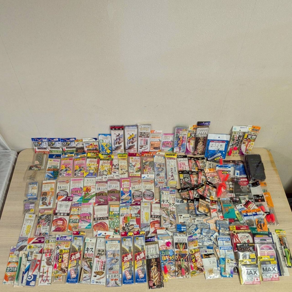 ア0319 釣具 釣り具 まとめ 大量 セット 釣り針 釣り糸 浮き オモリ サルカン がまかつ チヌ 鯛 キス アジ 海釣り フィッシング