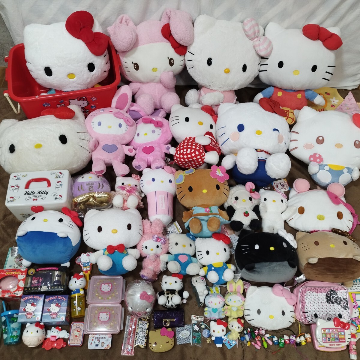 31901 KITTY ハローキティsanrio サンリオ ぬいぐるみ マスコット グッズ まとめ 大量 タグ コラボ ミニ カラフルバニー 50周年 ストラップ