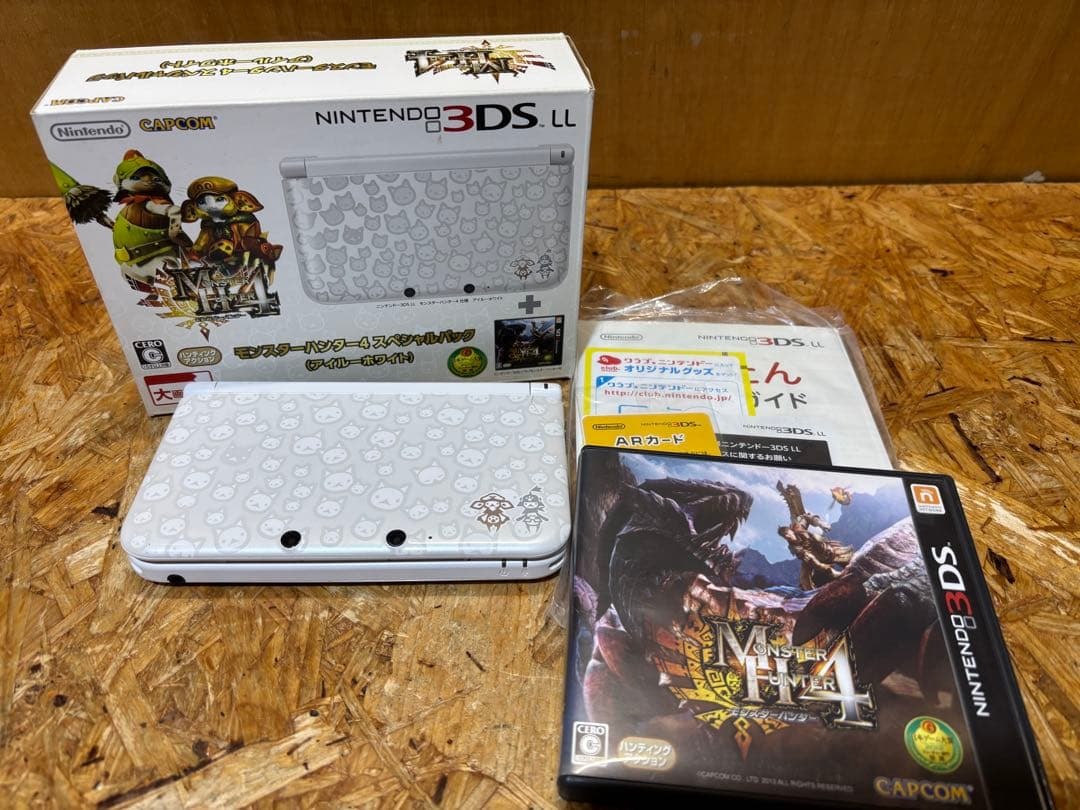 ニンテンドー 3DS LL モンハン4スペシャルパック アイルー 箱説明書付き