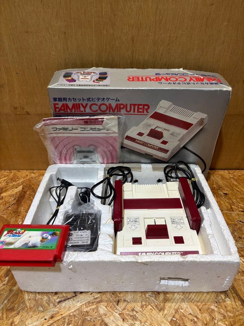 任天堂 ファミコン ファミリーコンピューター 本体 H3041289 箱説明書付