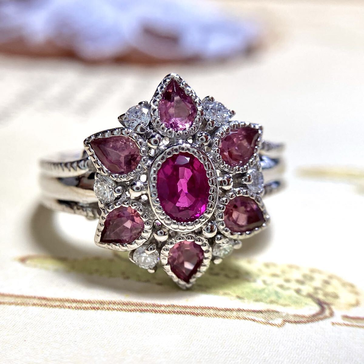 pt900 ビルマ産ルビー　トルマリン　お花リング　　指輪　ダイヤモンド