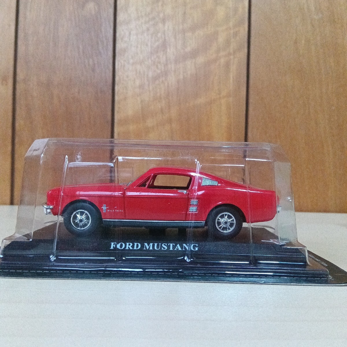 初代 フォード マスタング/Ford Mustang 1/43 スケール 未開封 ミニカー/模型 赤/レッド（志）