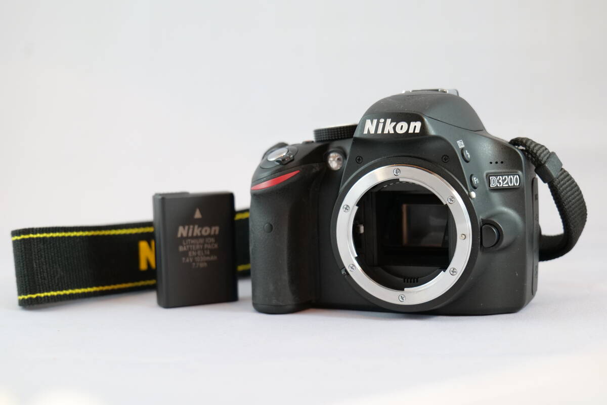 【美品】 Nikon D3200 ニコン デジタル一眼レフ カメラ ボディ【A0034】