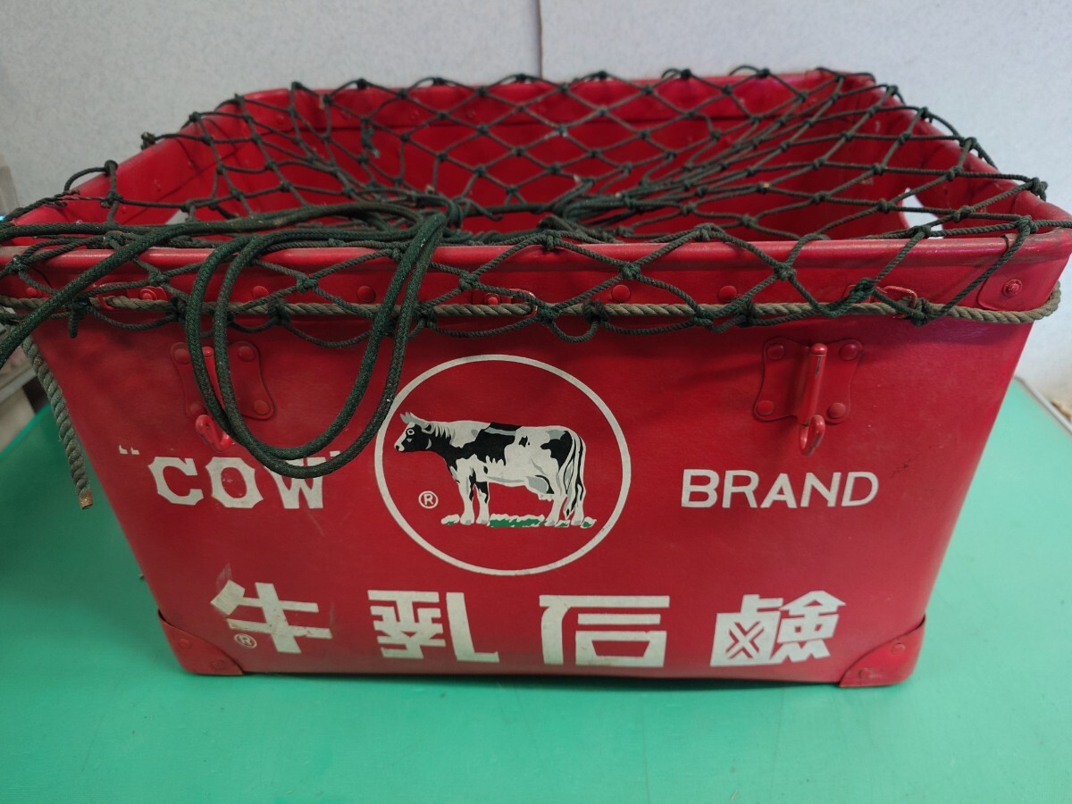●昭和レトロ 当時物 牛乳石鹸 赤箱 COW BRAND シャンプー/シェービングクリーム ボテ箱 ネット 網 付 収納箱 カブ 荷台 ディスプレイ ①
