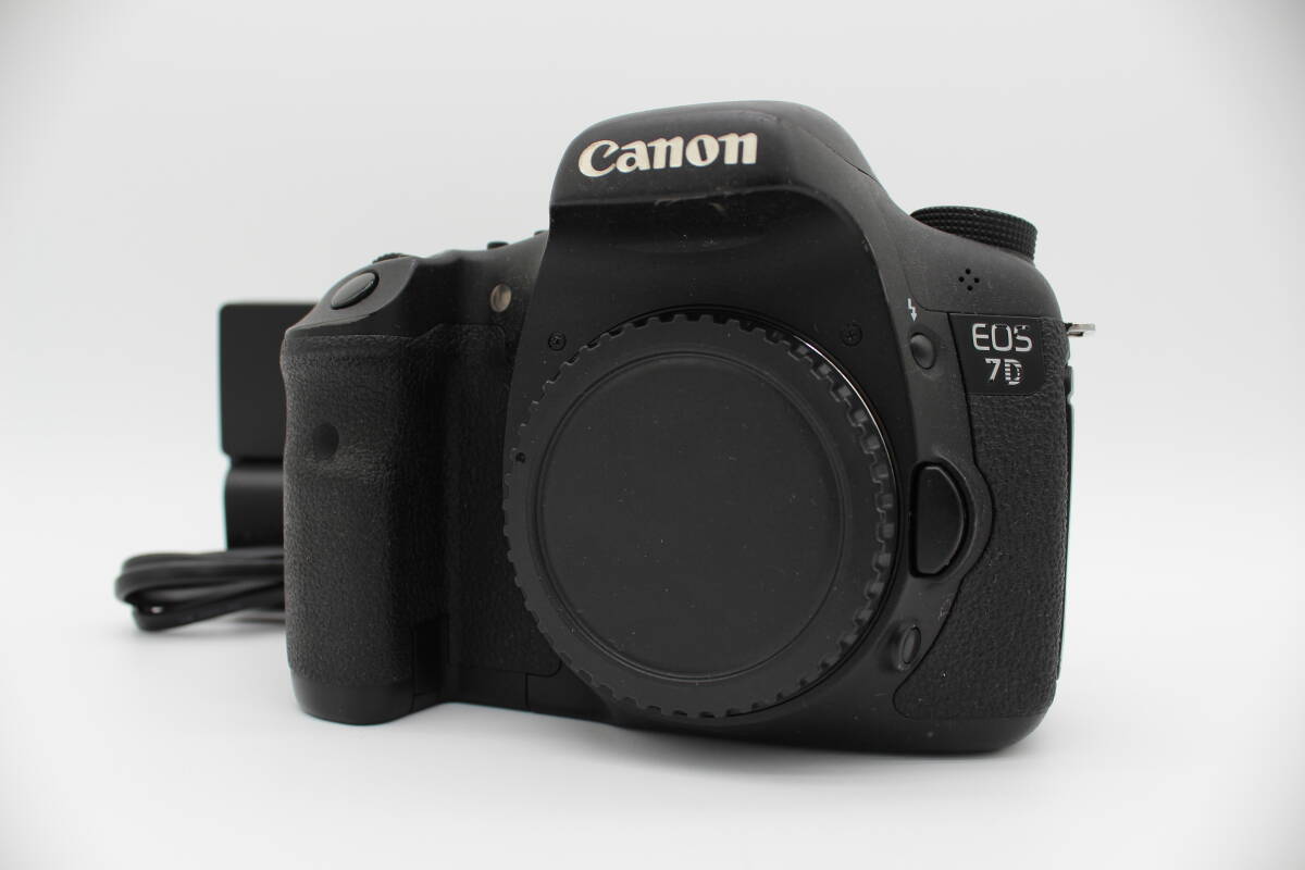 ★動作品★Canon EOS 7D DS126251 ボディ キャップ，バッテリー，充電器付 キヤノン デジタル一眼レフ #256