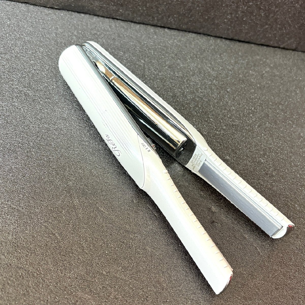 ReFa リファ　フィンガーアイロン　ストレートアイロン　RE-AI02A リファシリーズ　コードレス　持ち運び　コンパクト　軽量　美容 HMY