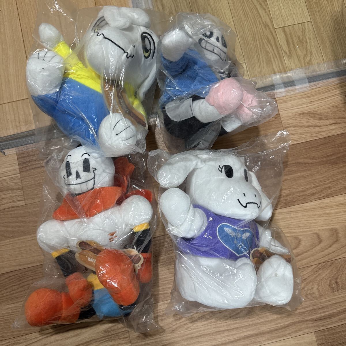 送料込み　ぬいぐるみ　アンダーテール　UNDERTALE 4個セット　サンズ　パピルス　トリエル　アズリエル