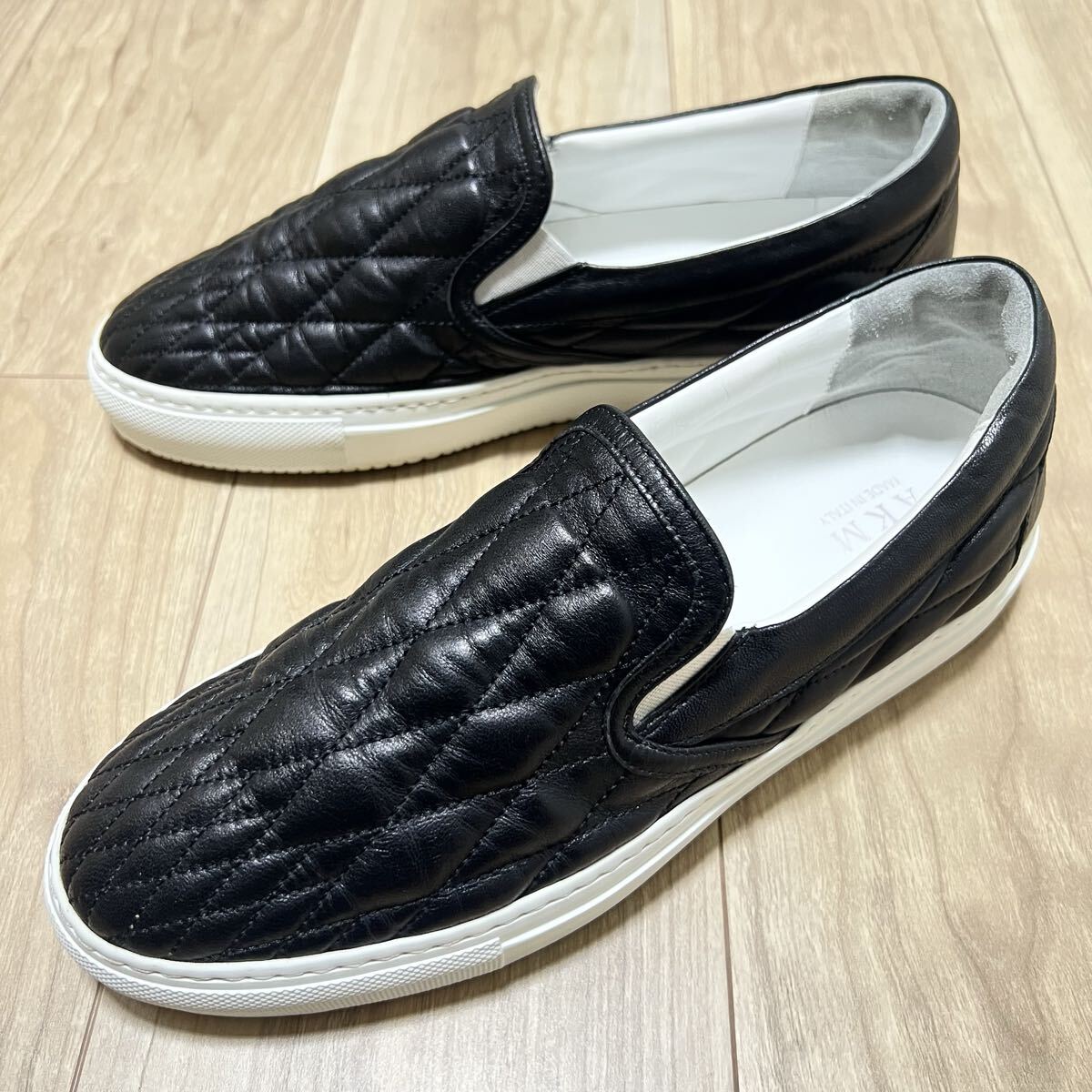 ★定価52,800円★美品 AKM エーケーエム 革靴 レザー　スリッポン ローカットスニーカー 黒 ブラック メンズ サイズ41(26cm程度) R-8859