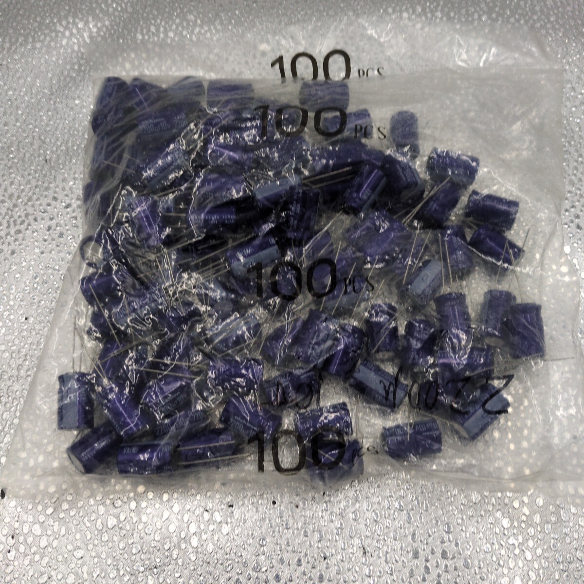 nichcon 電解コンデンサ　2200μF 10V 85℃ 100個