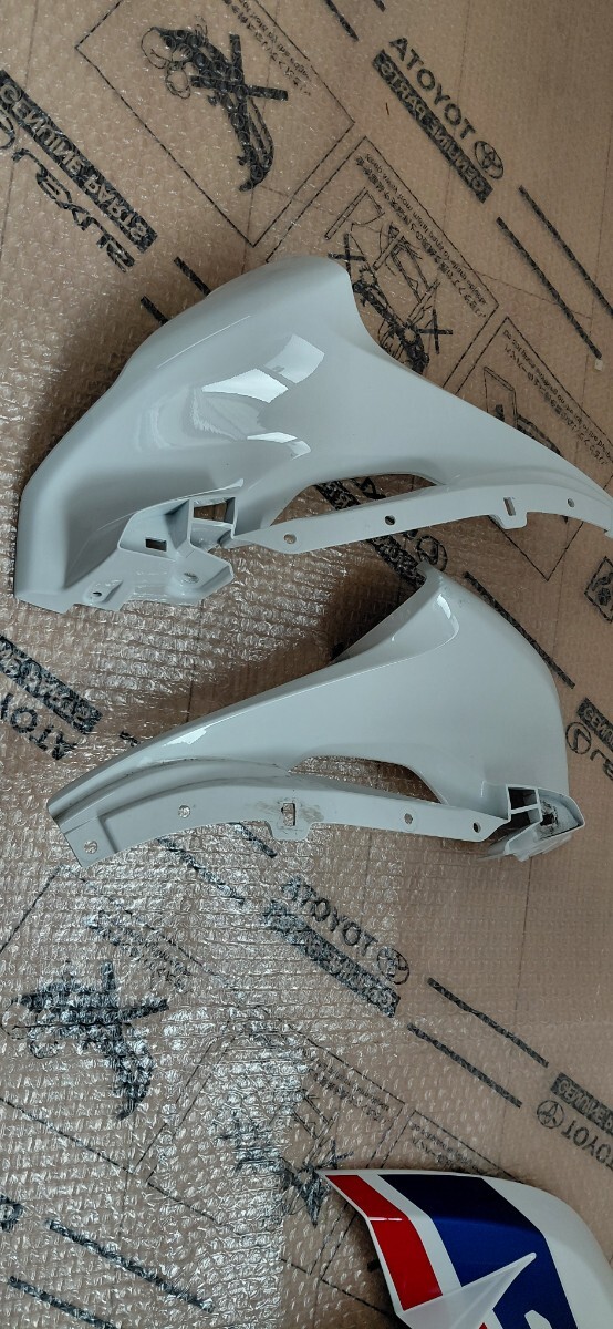 美品　CBR125R　JC50　フロントアッパーカウル　CBR250R　MC41