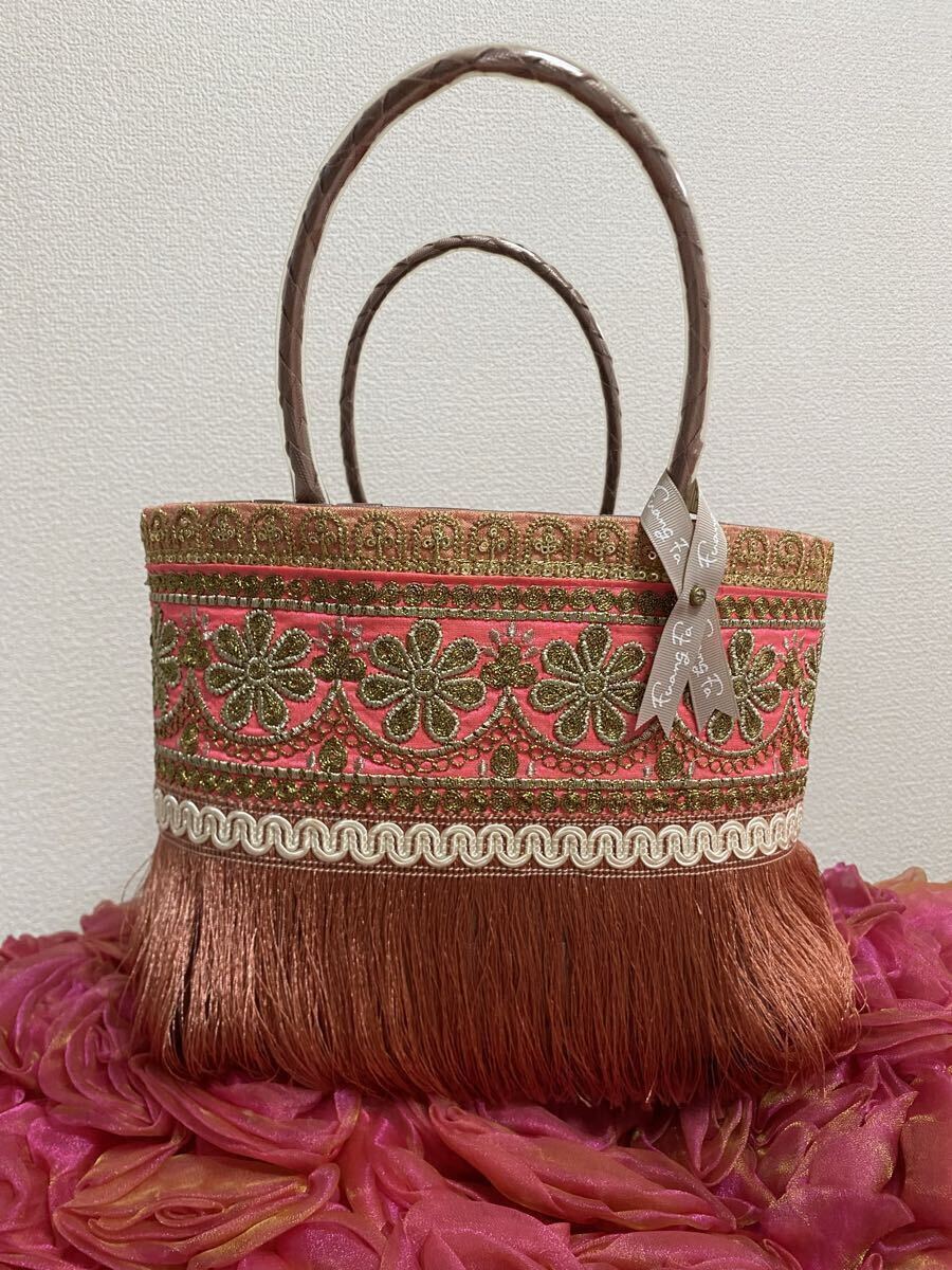 トートバッグ　かごバッグ　ピンク　花柄　インド刺繍リボン　フリンジ　ボタニカル　