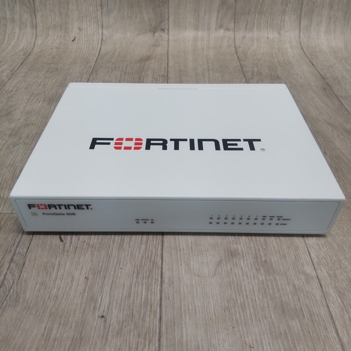 ESKT-260313-897 FORTIGATE-60E FG-60E ケーブル付き シリアル FGT60ETK19099E2V 通電確認済み 現状品