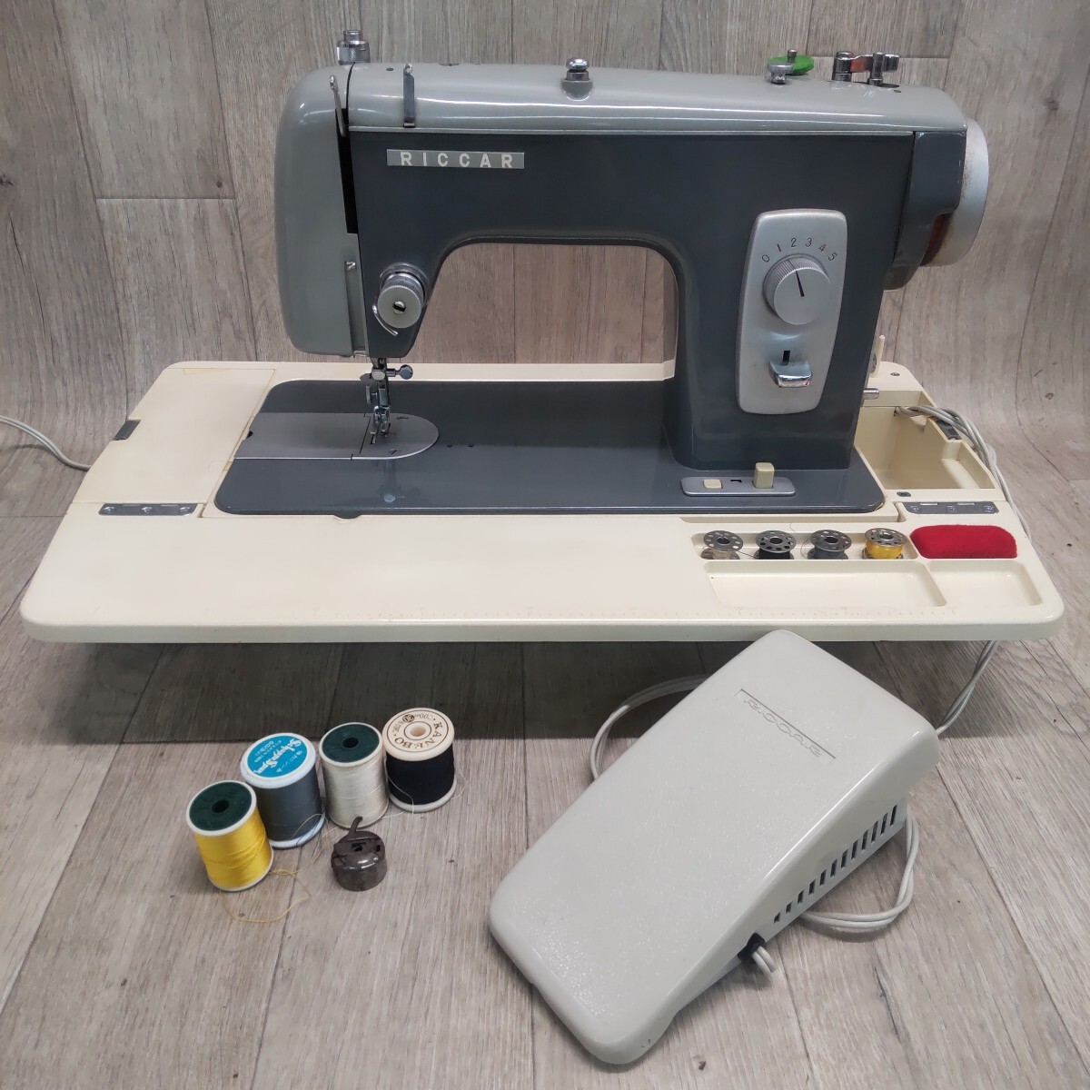 ES3P-260323-1183 RICCAR リッカー ミシン S1001 電動ミシン 家庭用 手工芸 ハンドクラフト 裁縫 昭和レトロ アンティーク 通電確認済み