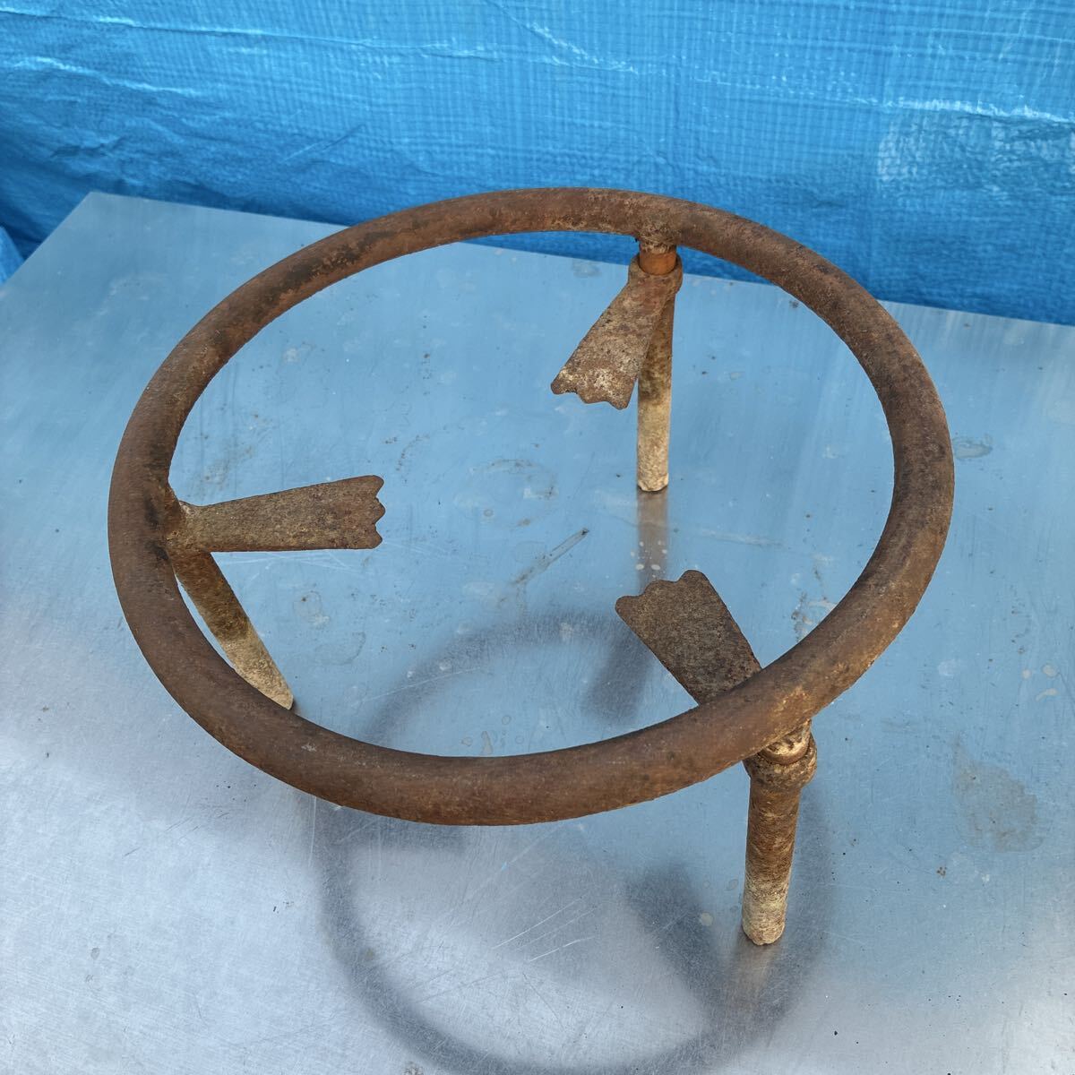 大火鉢のごとくです。 囲炉裏 五徳 瓶掛 鉄製