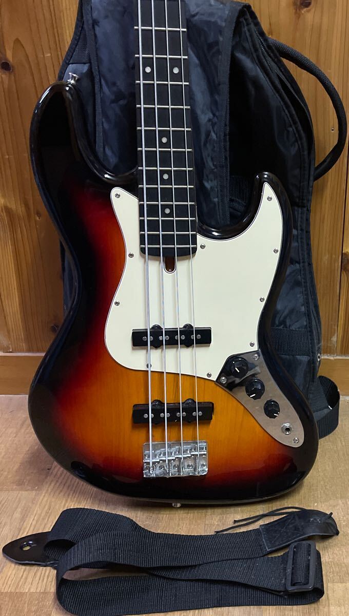 FY35224000A154 Bacchus バッカス Universe Series エレキベース ジャズ 収納袋入り 動作未確認です。本体下に一部へこみ傷箇所あり 現状品