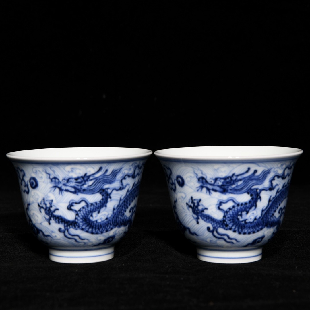永し 明時代 宣德年製 青花龍紋杯 一対 古陶磁器 陶芸 皿 中国陶瓷器 唐瓷 置物擺件 古美術品 古賞物 収集 旧家蔵出 中国唐物