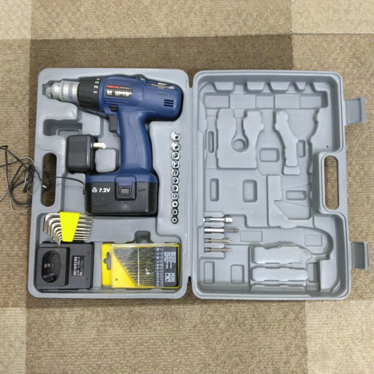 HOMETOOL 電動工具 充電式ドリル ドライバー CDT-7.2V DIY 充電式ドリル 動作未確認 保管品 ケースへこみあり
