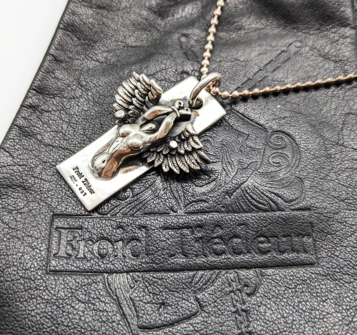 ■Froid Tiedeur フロワティエドール 嘆き シルバー 925 ネックレス アクセサリー ボールチェーン 革ケース レザー 天使 羽 プレート 