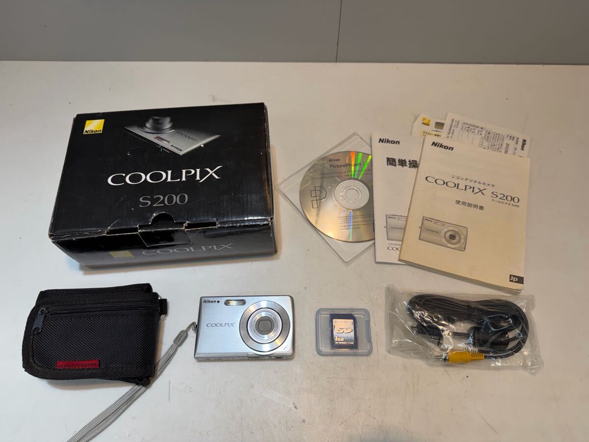 動作確認済 Nikon ニコン COOLPIX シルバー S200 コンパクト デジタルカメラ デジカメ 元箱 メモリーカード 1GB 充電器なし カメラ 