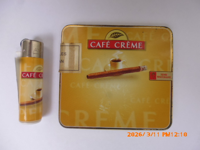 CAFE CREME（オランダ） 空のミニシガーの入れ物と使い捨てライター　使用済中古